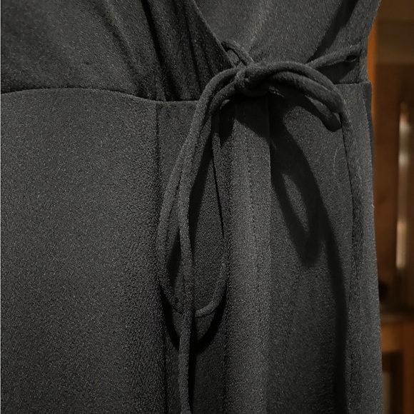 Stunning EUC H&M wrap dress with tie front - Picture 2 of 7